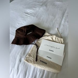 Jacquemeus hat in brown.